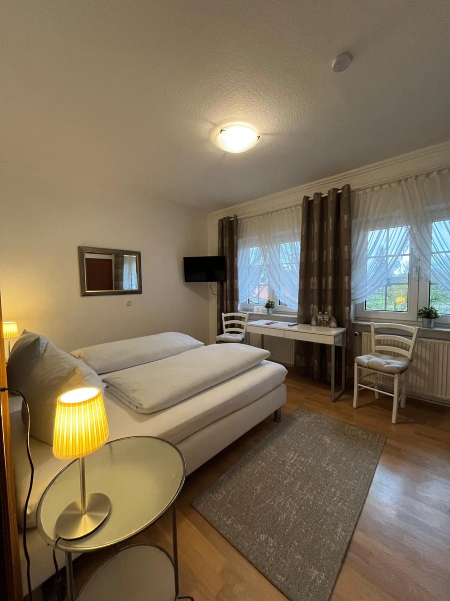 Hotellerie Gasthaus Schubert Garbsen Buitenkant foto