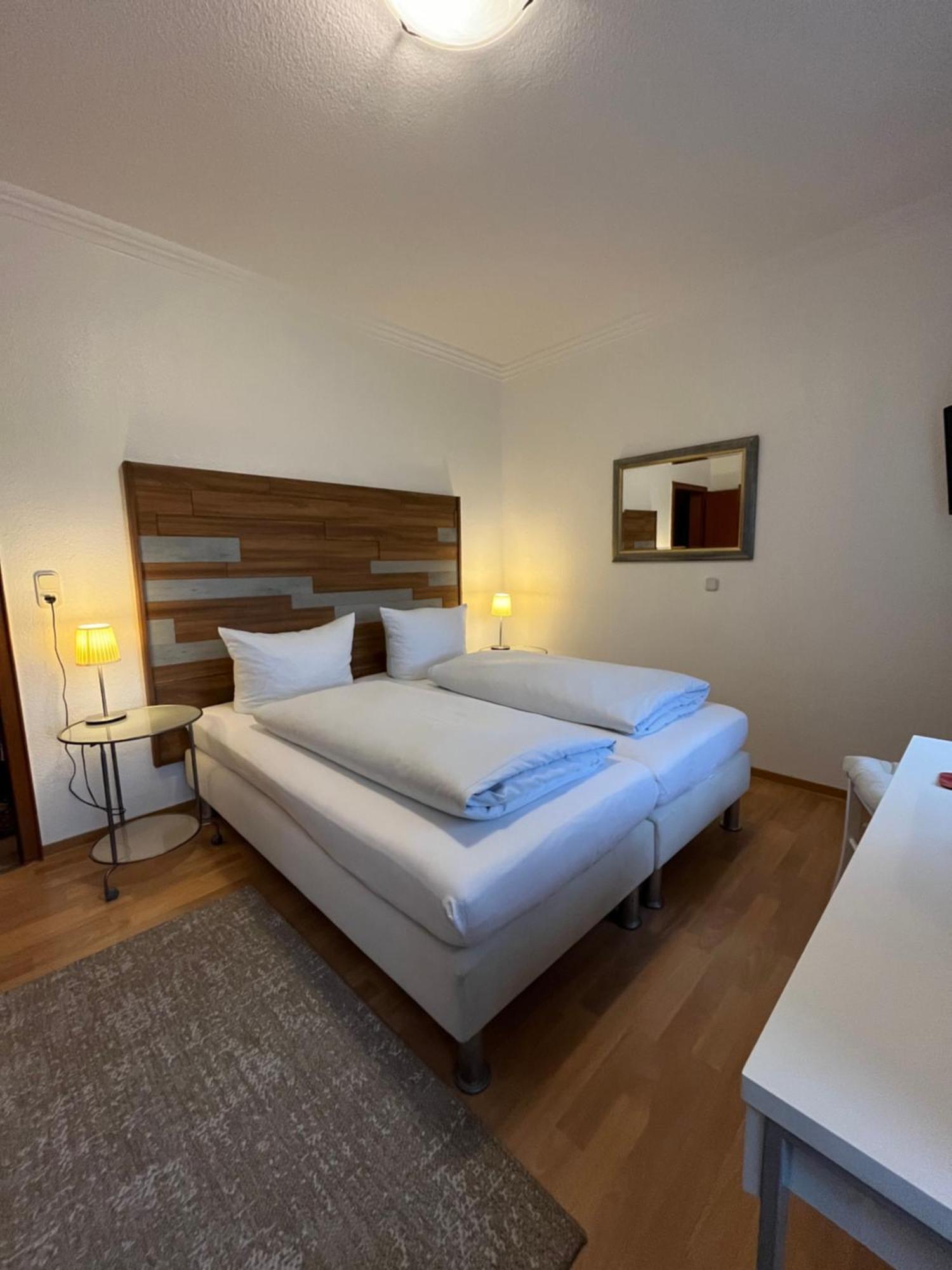 Hotellerie Gasthaus Schubert Garbsen Buitenkant foto